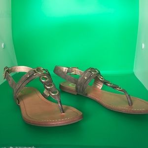 G by Guess Lesha medium green thong sandal size 7.5. Worn once.